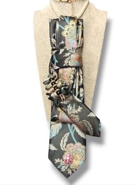 Uniqur Black Floral Brocade Cravat with Pastel Accents And Pink Pearl Pin Detail